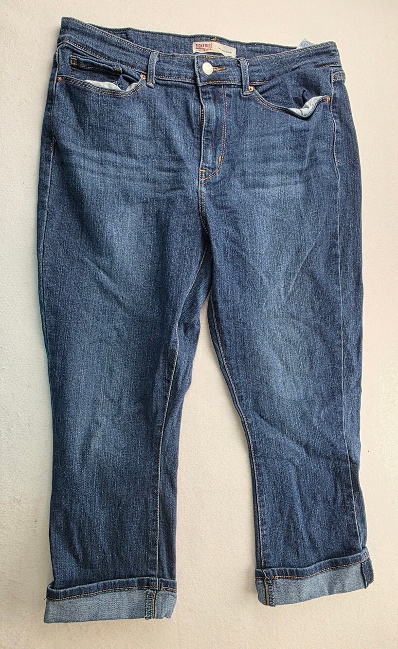 Levi Strauss Signature Mid Rise Capri Size 12 31